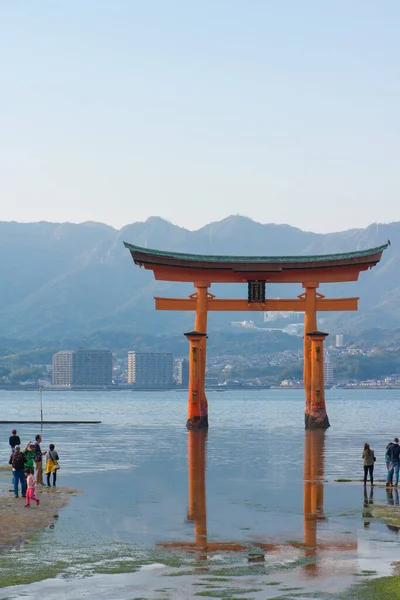 Hiroshima Japan 2018年11月11日 观光客在日本广岛宫岛市观光台的浮游和祈祷 — 图库照片