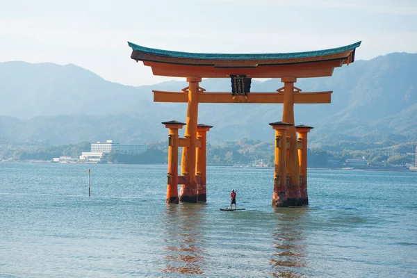 日本广岛三岛板岛神龛的浮游环形山门 — 图库照片
