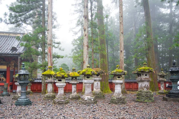 日本Nikko的联合国世界遗址东树谷神社的老灯笼 — 图库照片