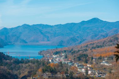 Nikko, Japonya 'dan Akechidaira Ropeway' de Chuzenji gölü manzarası.