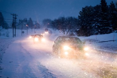 Blizzard Kanada'da bir kış aylarında yolda