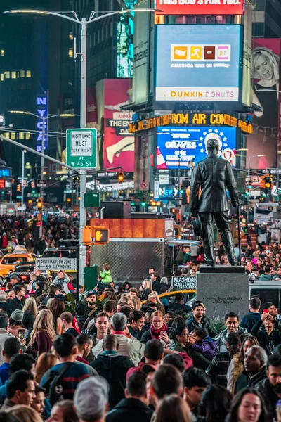 Crowded Times Square at Night — Stock Photo, Image