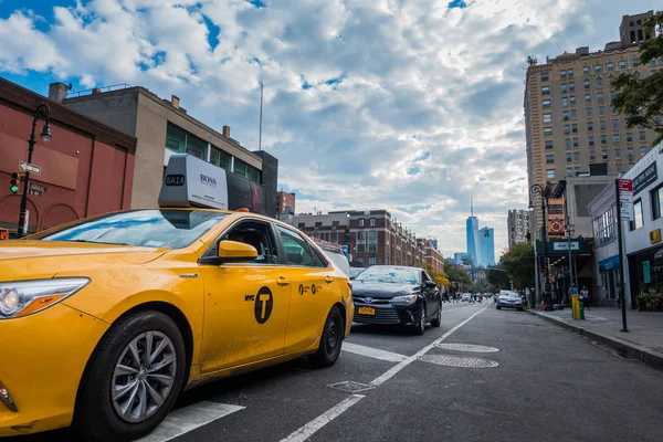 Hybrid Electric Taxi in New York — Stock Photo, Image