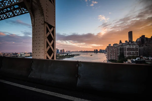 New York East River e Manhattan grattacieli — Foto Stock