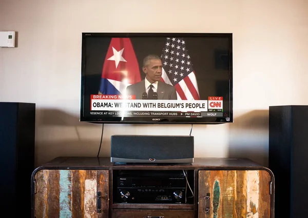 Brüksel saldırı haber ve Barack Obama ' nın konuşma televizyonda — Stok fotoğraf