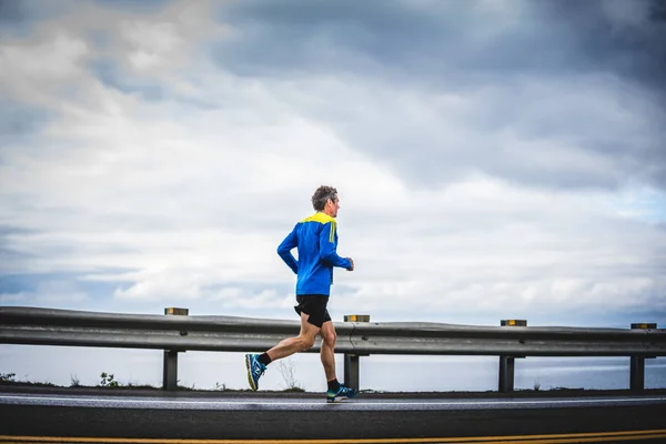 Marathoner Alone on the side of the Road and Ocean — Stock Photo, Image