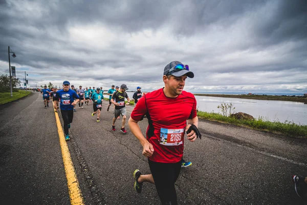 Grupo de Maratonistas justo después de la Línea de Salida — Foto de Stock