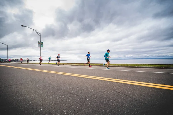 Groep marathonlopers net na de startlijn — Stockfoto