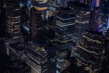 Geceleri Manhattan New York havadan görünümü