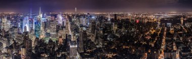 Geceleri Manhattan New York havadan görünümü