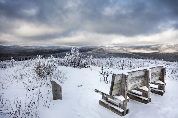 Paisagem de Inverno do topo da montanha no Canadá — Fotografia de Stock