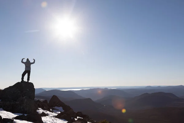 Mulher desfrutando do sucesso das montanhas Richardson — Fotografia de Stock