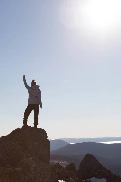 Woman Enjoying the Success of the Richardson Mountains — Stock Photo, Image