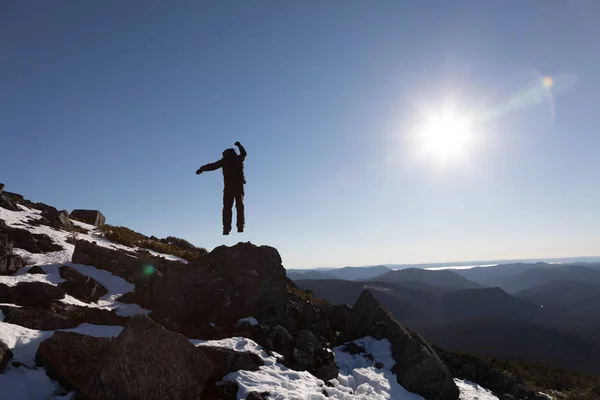 Man Enjoying the Success of the Richardson Mountains — Stock Photo, Image