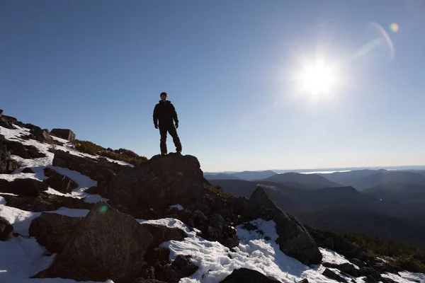 Man Enjoying the Success of the Richardson Mountains — Stock Photo, Image