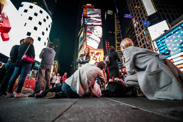 Photoshoot in the Middle of Times Square of a Woman — Stock Photo, Image