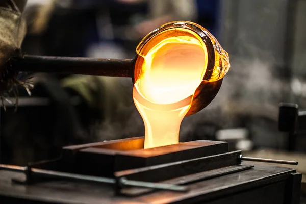 Pouring Molten Glass into Graphite Mold — Stock Photo, Image
