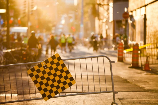 Geblokkeerde Street en hek tijdens Festival — Stockfoto