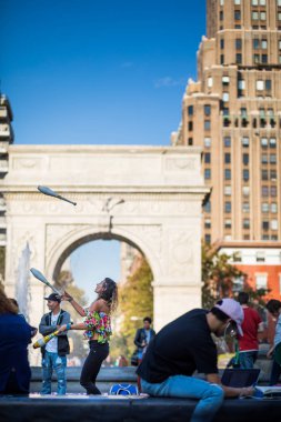 New York'ta pimleri ile hokkabazlık kadın