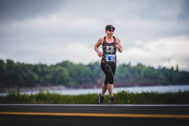 Kadın maratoncu mesafe hakkında 7km