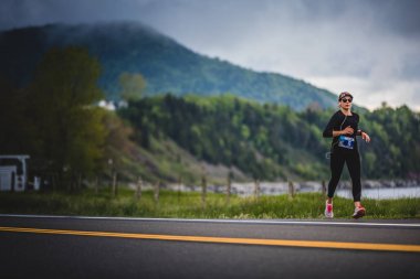 Kadın maratoncu mesafe hakkında 7km
