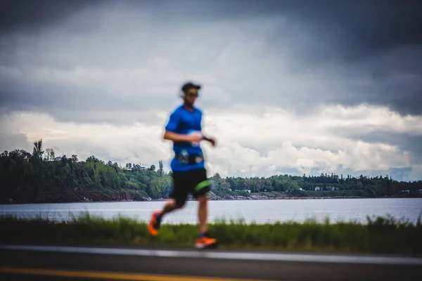 Man Marathoner at about 7km of distance — Stock Photo, Image