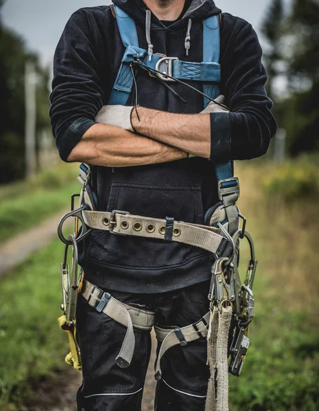 Crop Unrecognizable Technician Uniform Harness Standing Arms Crossed — Stock Photo, Image