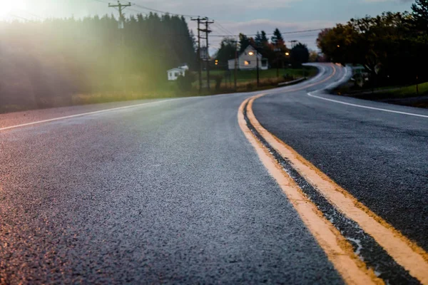 Road in autumn evening. — Stock Photo, Image