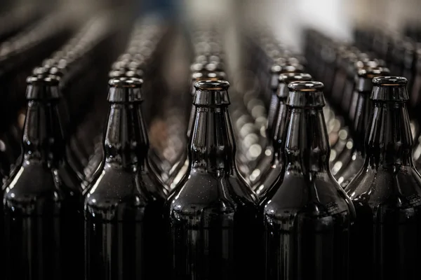 satır boş şişeler