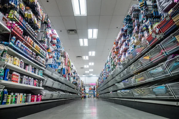 Montreal Kanada November 2017 Close Dollarama Retail Store Indoor Aisle — Stok Foto