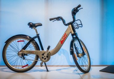 Montreal, Kanada - 28 Kasım 2017: Montreal Güzel Sanatlar Müzesi. Bixi Bisiklet modern yenilik