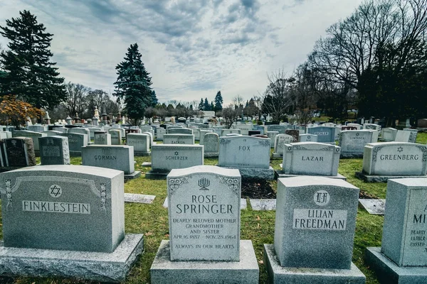 El cementerio de Shaar Hashomayim se estableció a mediados de la década de 1860 o — Foto de Stock