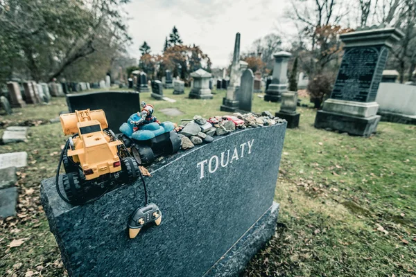 Montreal Canada November 2017 Jewish Tombstone Lots Stones Toys Shaar — Stock Photo, Image