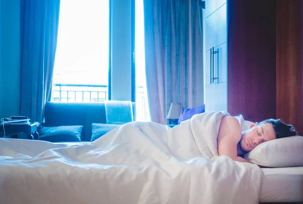 Man Sleeping Alone Hotel Apartment Morning — Stock Photo, Image