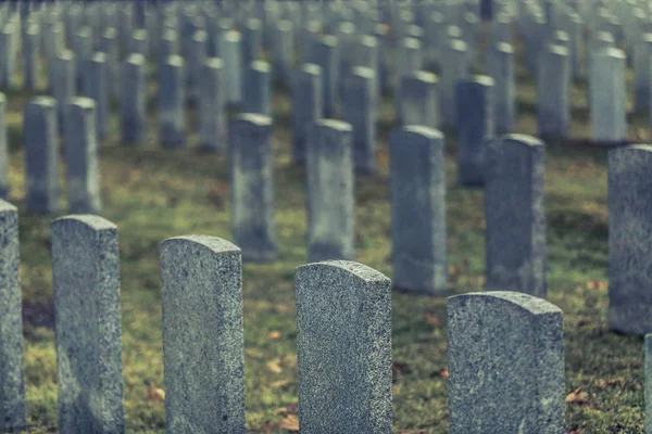 Indietro Della Lapide Dell Esercito Cimitero Del Cimitero Durante Triste — Foto Stock