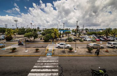 San Andres Adası, Kolombiya - Mart 2017 yaklaşık: Panorama adlı San Andres Havaalanı ya da öğleden sonra sıcak gün boyunca açık giriş.