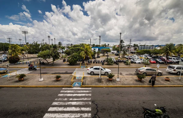 アンドレス空港または午後の暑い日の間に屋外の入口で 2017 月頃サン アンドレス島 コロンビア パノラマ — ストック写真