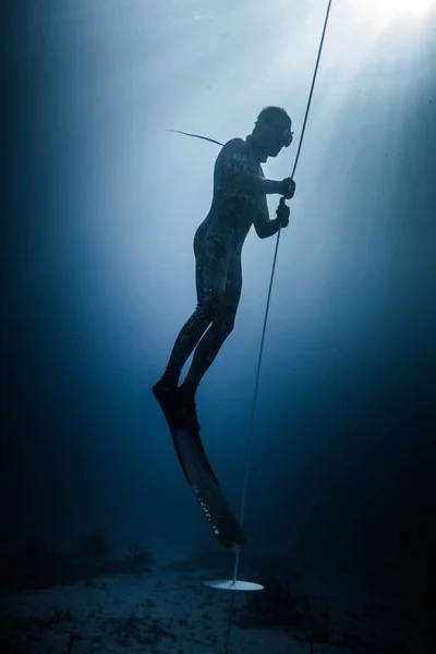 San Andres Island Kolumbia Około Marca 2017 Freediver Nurkowanie Następujących — Zdjęcie stockowe