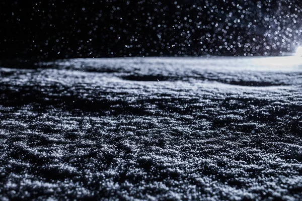 Φωτιζόμενη Χιόνι Υφή Και Φακού Φωτοβολίδα Κατά Διάρκεια Της Χιονοθύελλα — Φωτογραφία Αρχείου