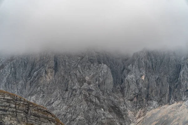 Panorama Mozzafiato Delle Catene Montuose Maestose Colline Pietra Contesto — Foto Stock