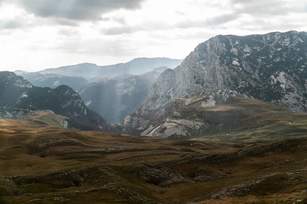 Pemandangan Luar Biasa Dari Pegunungan Bukit Batu Megah Latar Belakang — Stok Foto
