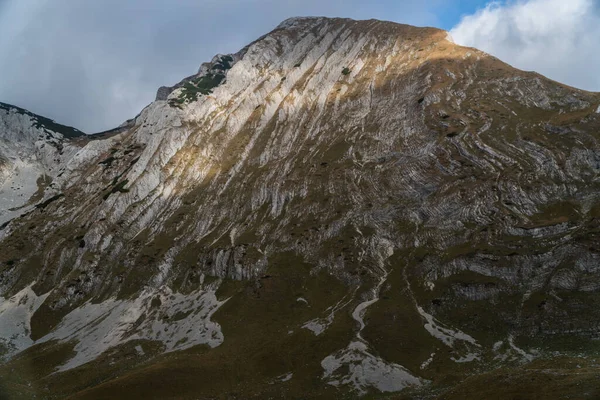 Atemberaubende Landschaft Der Gebirgsketten Majestätische Steinhügel Hintergrund — Stockfoto