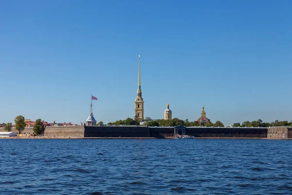 Hare Adası ve Peterpavlovskay Kalesi