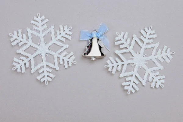 Noel hediye kar taneleri ve Noel ağacı oyuncak ile ayarla