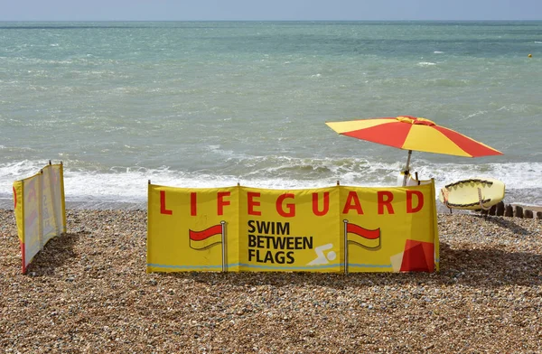 Salvavidas en Brighton Beach, Inglaterra — Foto de Stock
