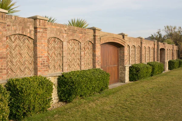 Mur à jardin de grande maison, Sussex, Angleterre — Photo