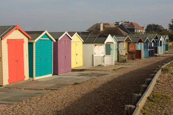 Cabanas de praia em Ferring, Sussex, Inglaterra — Fotografia de Stock