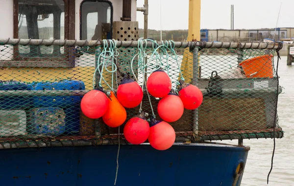 Floatation bojar på fiskebåt — Stockfoto