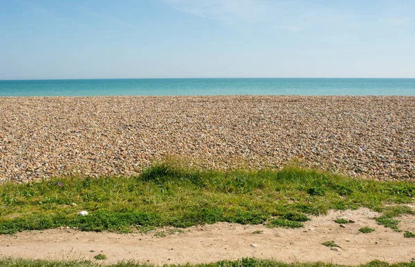 Praia e mar em Ferring, Worthing, Inglaterra — Fotografia de Stock