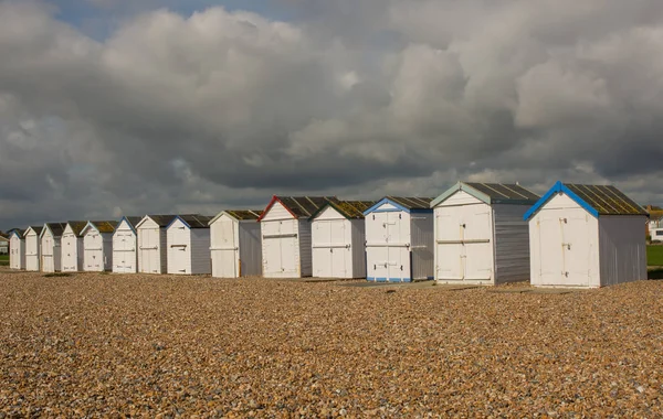 Cabanas de praia em Worthing, Sussex, Inglaterra — Fotografia de Stock